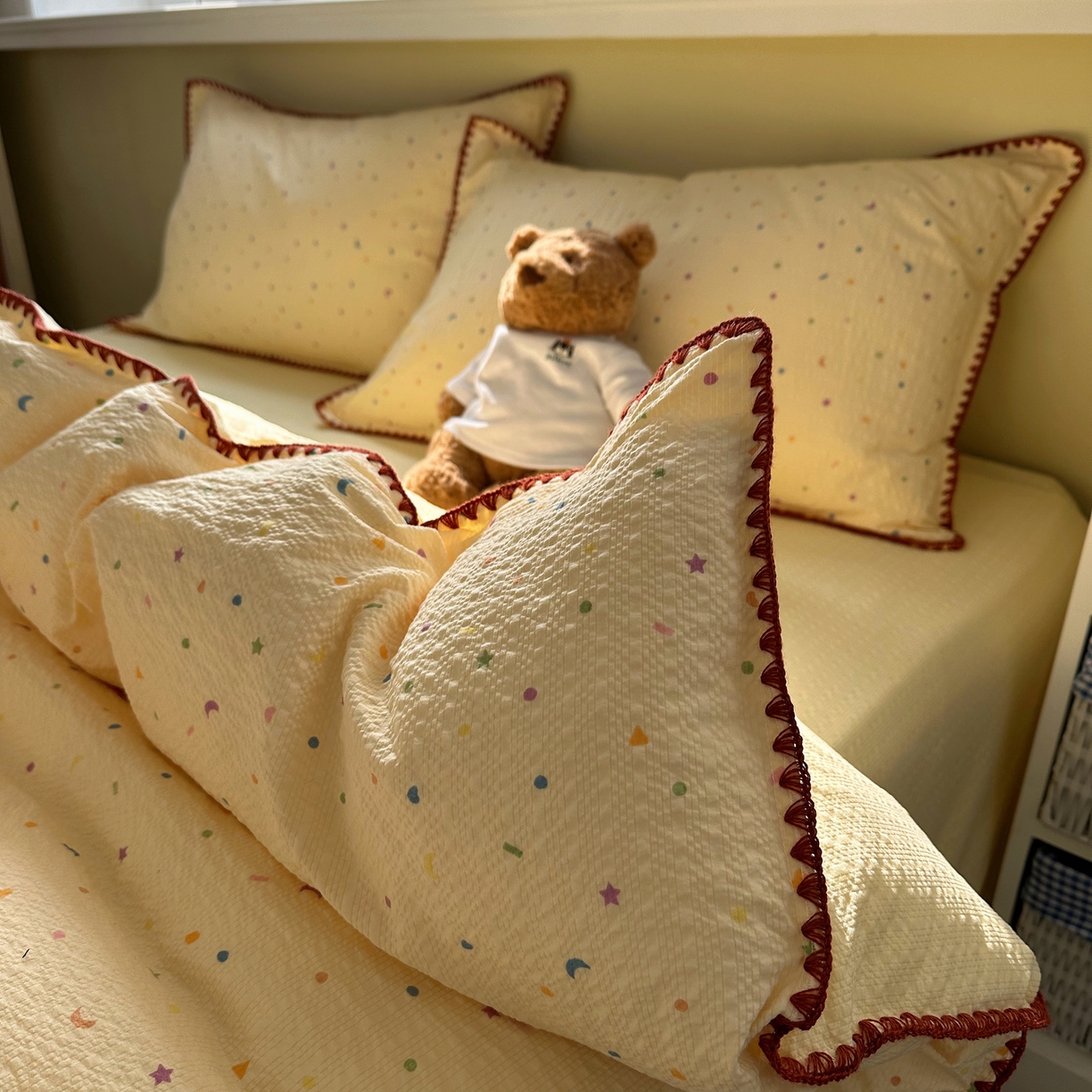 91家纺网 家纺一手货源 找家纺 贝扬思家纺 2026春夏新款高品质A类泡芙纱甜栗贝壳边四件套系列~小红书推荐（110g） 甜栗-星月糖粒