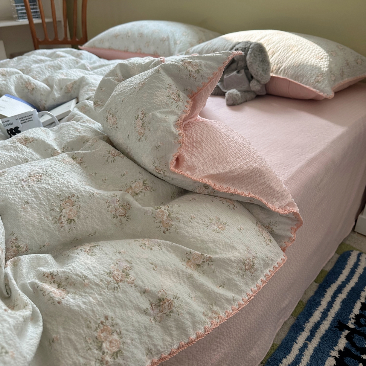 91家纺网 家纺一手货源 找家纺 贝扬思家纺 2026春夏新款高品质A类泡芙纱甜栗贝壳边四件套系列~小红书推荐（110g） 甜栗-柔诗意