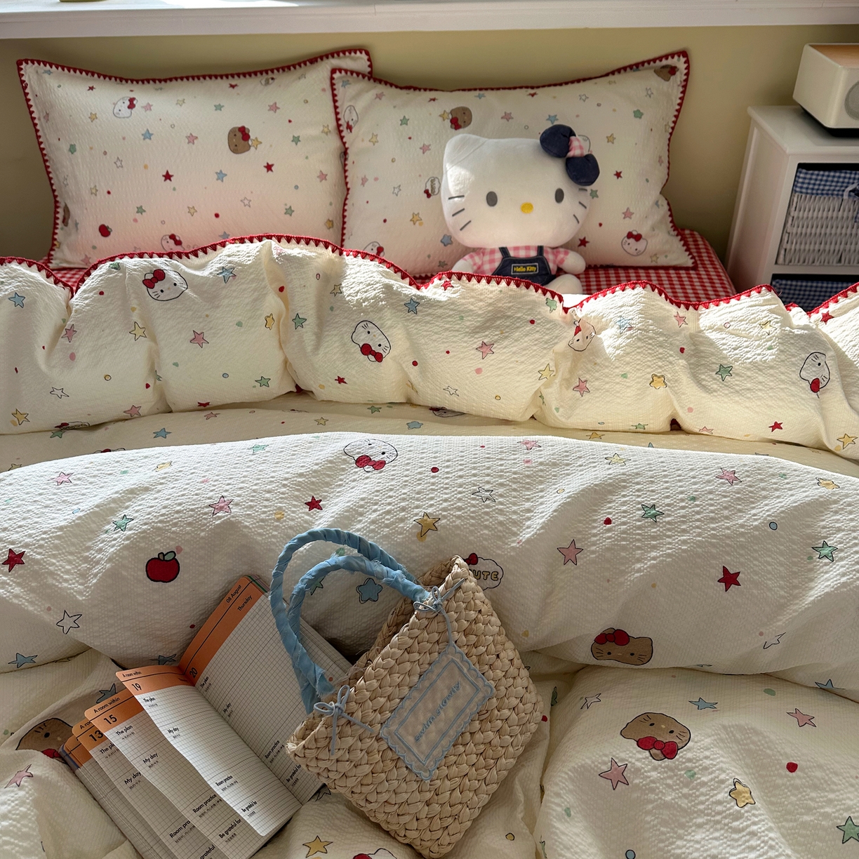 91家纺网 家纺一手货源 找家纺 贝扬思家纺 2026春夏新款高品质A类泡芙纱甜栗贝壳边四件套系列~小红书推荐（110g） 甜栗-星芒凯蒂