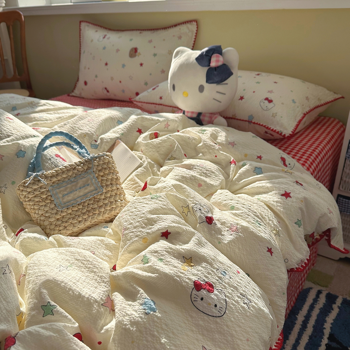 91家纺网 家纺一手货源 找家纺 贝扬思家纺 2026春夏新款高品质A类泡芙纱甜栗贝壳边四件套系列~小红书推荐（110g） 甜栗-星芒凯蒂