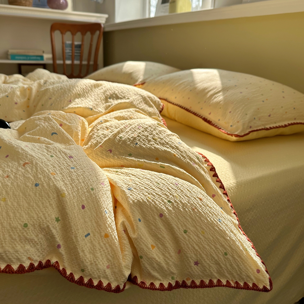 91家纺网 家纺一手货源 找家纺 贝扬思家纺 2026春夏新款高品质A类泡芙纱甜栗贝壳边四件套系列~小红书推荐（110g） 甜栗-星月糖粒