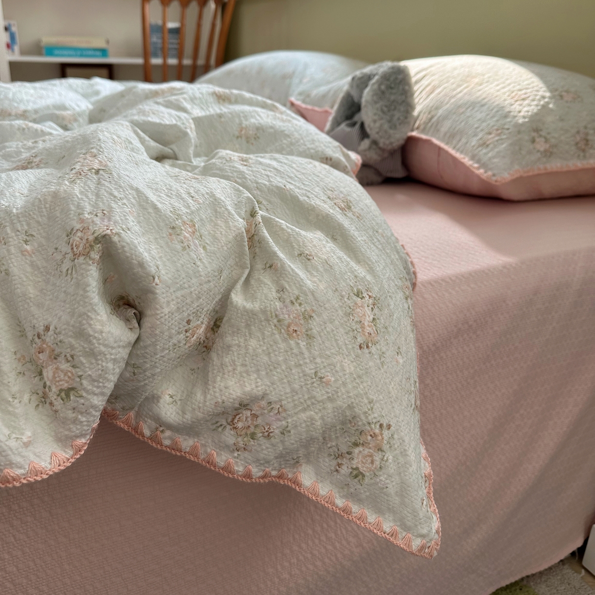 91家纺网 家纺一手货源 找家纺 贝扬思家纺 2026春夏新款高品质A类泡芙纱甜栗贝壳边四件套系列~小红书推荐（110g） 甜栗-柔诗意