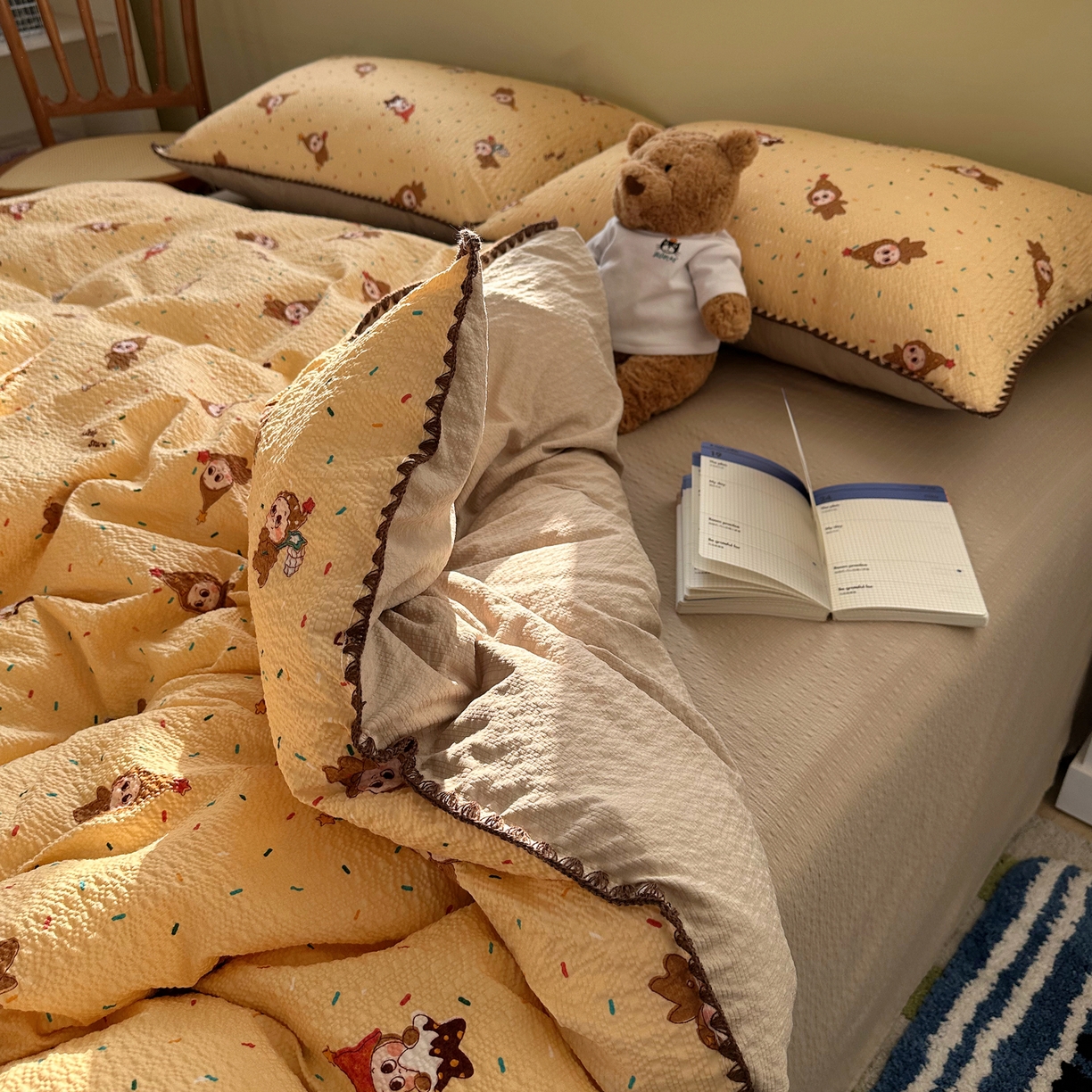 91家纺网 家纺一手货源 找家纺 贝扬思家纺 2026春夏新款高品质A类泡芙纱甜栗贝壳边四件套系列~小红书推荐（110g） 甜栗-星星糖豆