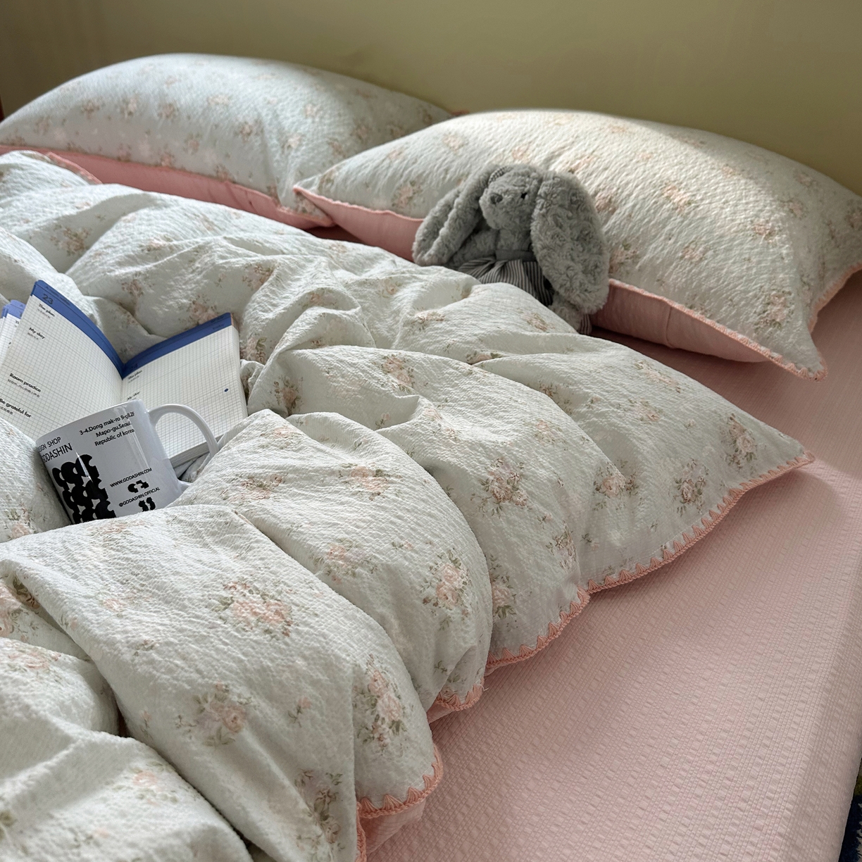 91家纺网 家纺一手货源 找家纺 贝扬思家纺 2026春夏新款高品质A类泡芙纱甜栗贝壳边四件套系列~小红书推荐（110g） 甜栗-柔诗意