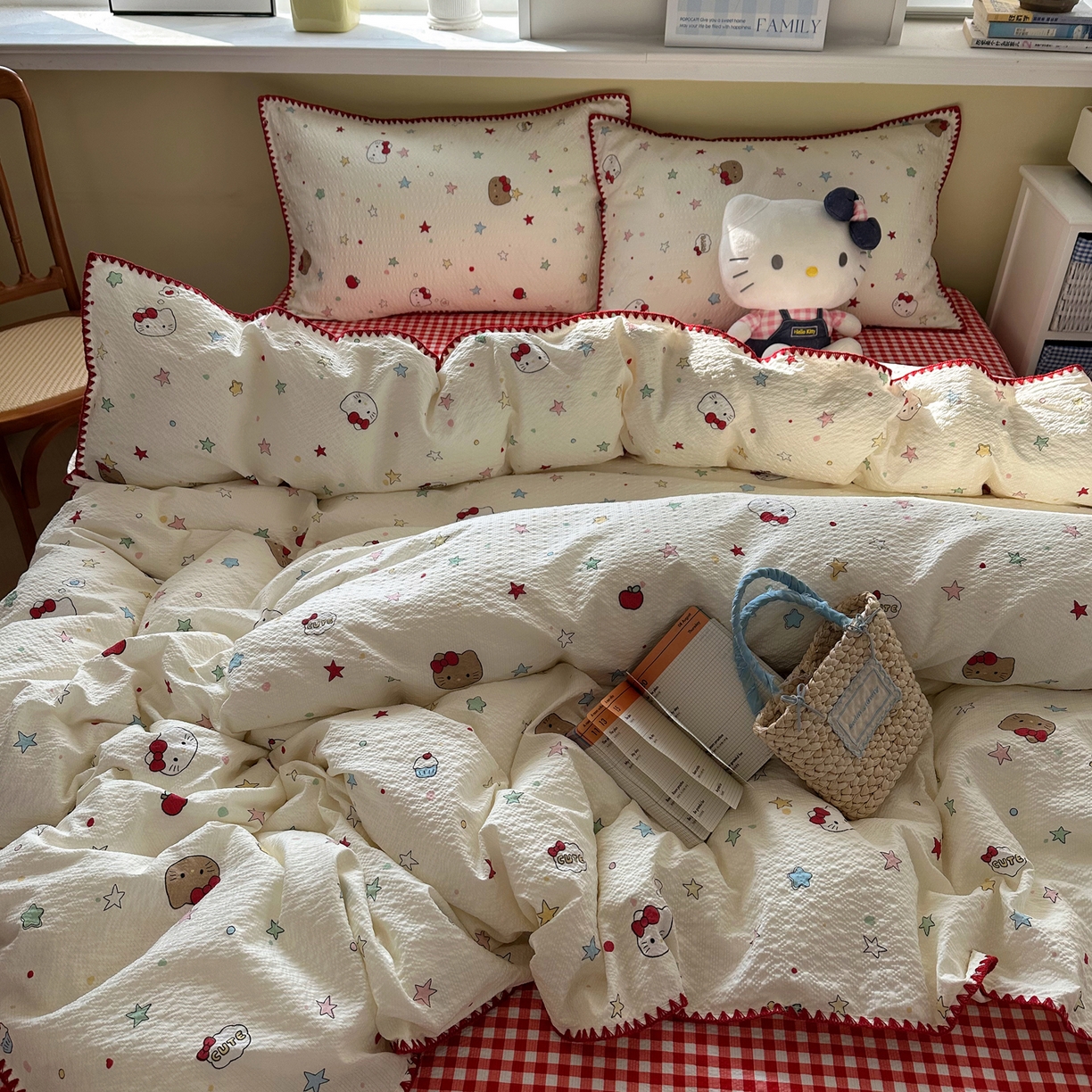 91家纺网 家纺一手货源 找家纺 贝扬思家纺 2026春夏新款高品质A类泡芙纱甜栗贝壳边四件套系列~小红书推荐（110g） 甜栗-星芒凯蒂