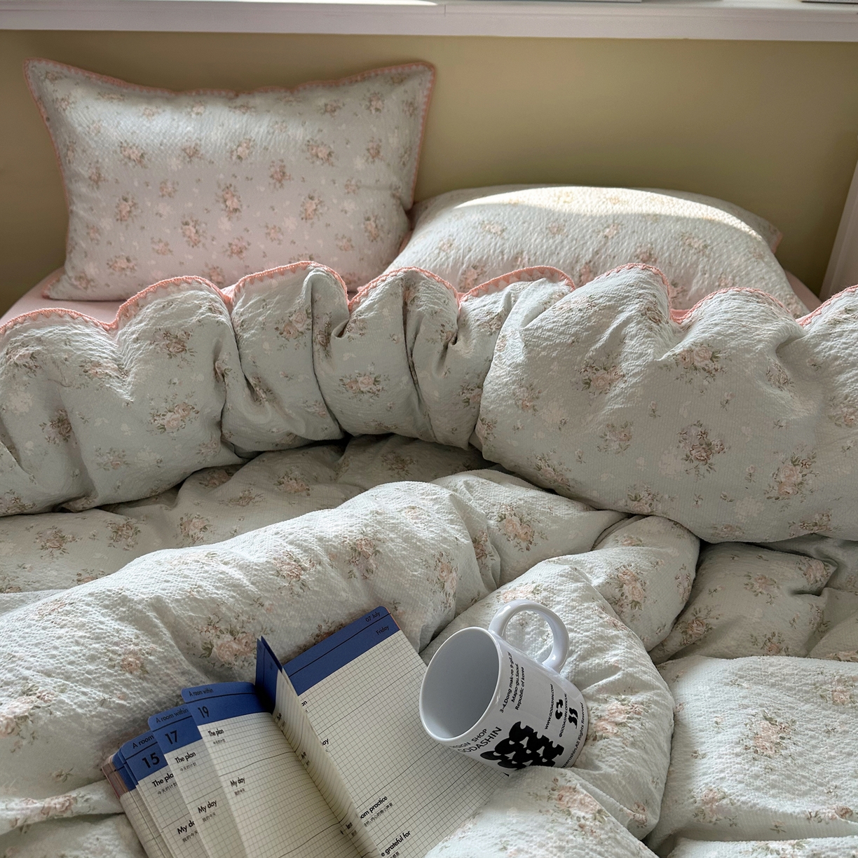 91家纺网 家纺一手货源 找家纺 贝扬思家纺 2026春夏新款高品质A类泡芙纱甜栗贝壳边四件套系列~小红书推荐（110g） 甜栗-柔诗意