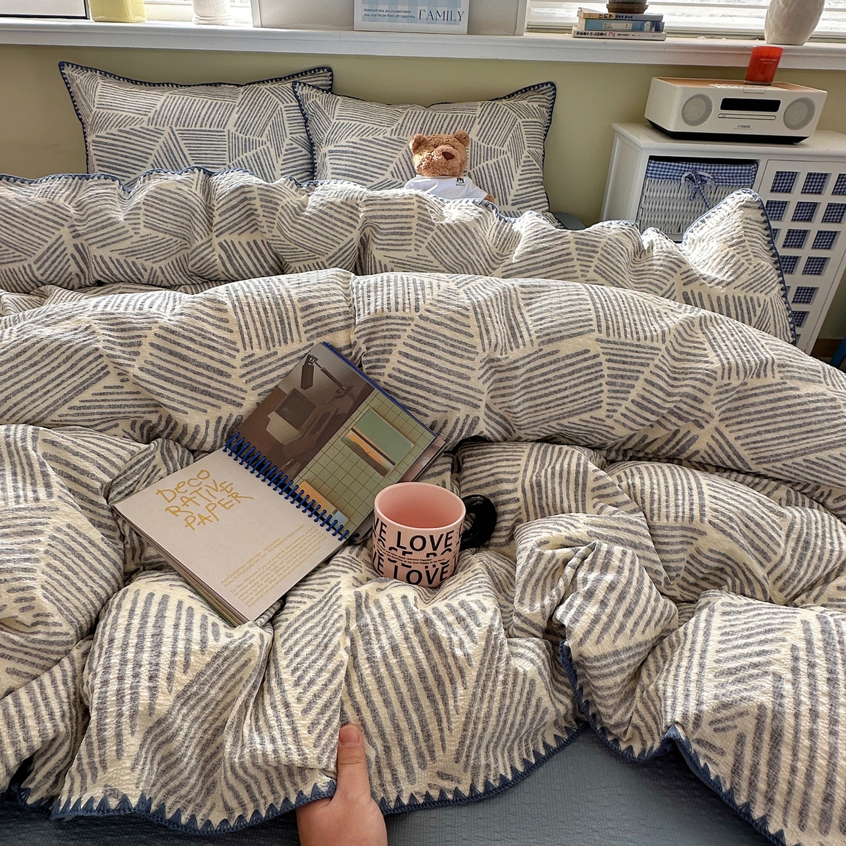 91家纺网 家纺一手货源 找家纺 贝扬思家纺 2026春夏新款高品质A类泡芙纱甜栗贝壳边四件套系列~小红书推荐（110g） 甜栗-浅川纹