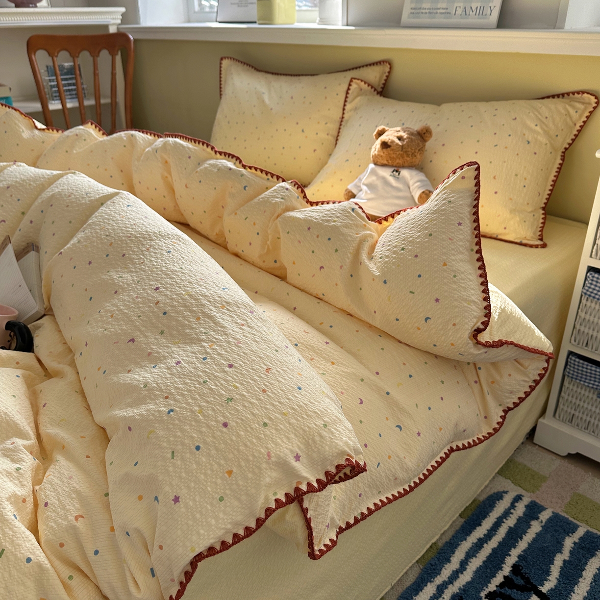 91家纺网 家纺一手货源 找家纺 贝扬思家纺 2026春夏新款高品质A类泡芙纱甜栗贝壳边四件套系列~小红书推荐（110g） 甜栗-星月糖粒