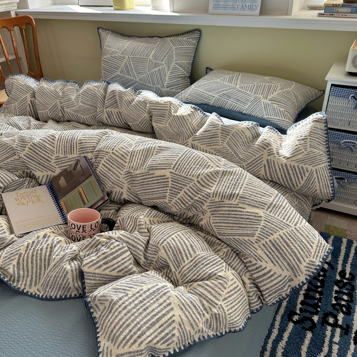 91家纺网 家纺一手货源 找家纺 贝扬思家纺 2026春夏新款高品质A类泡芙纱甜栗贝壳边四件套系列~小红书推荐（110g） 甜栗-浅川纹