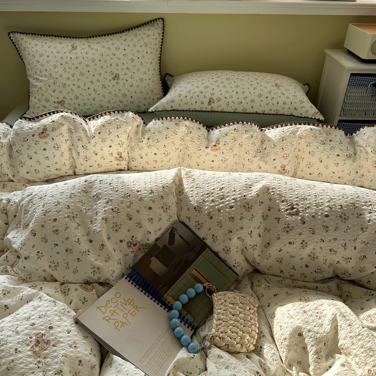 91家纺网 家纺一手货源 找家纺 贝扬思家纺 2026春夏新款高品质A类泡芙纱甜栗贝壳边四件套系列~小红书推荐（110g） 甜栗-木马小花团