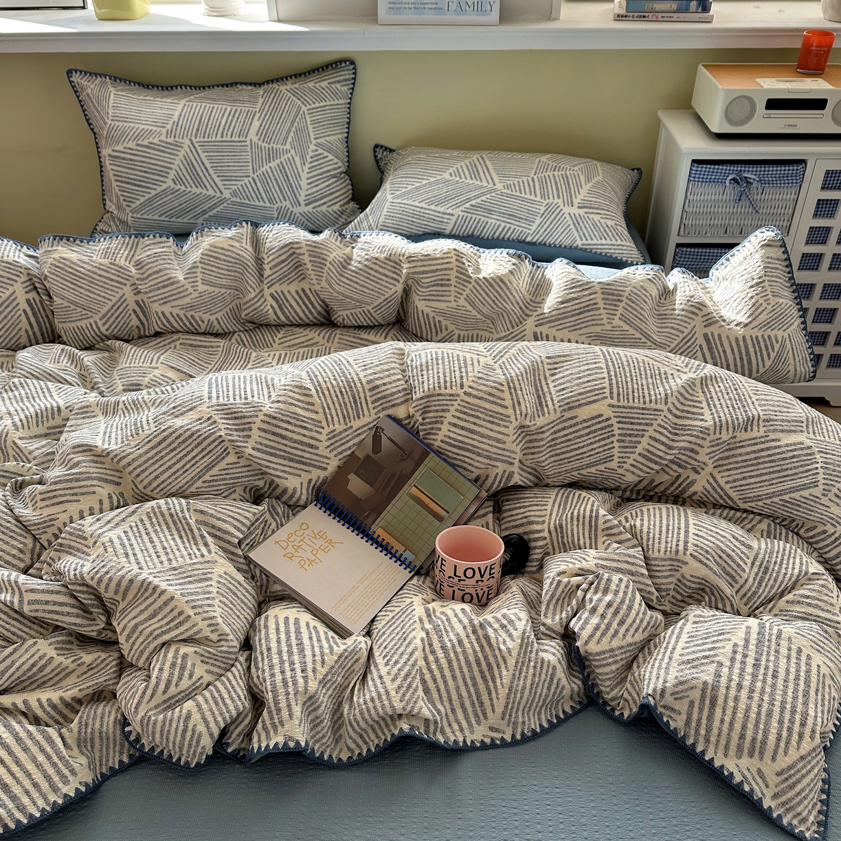 91家纺网 家纺一手货源 找家纺 贝扬思家纺 2026春夏新款高品质A类泡芙纱甜栗贝壳边四件套系列~小红书推荐（110g） 甜栗-浅川纹