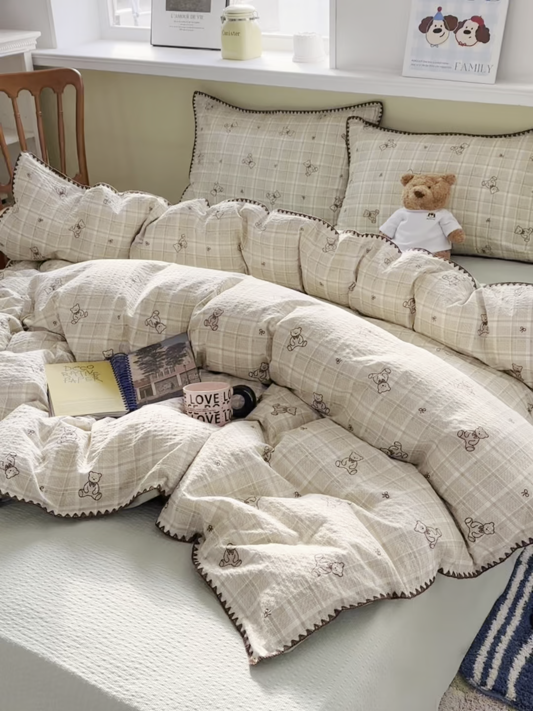 91家纺网 家纺一手货源 找家纺 贝扬思家纺 2026春夏新款高品质A类泡芙纱甜栗贝壳边四件套系列~小红书推荐（110g） 甜栗-青棕格纹熊