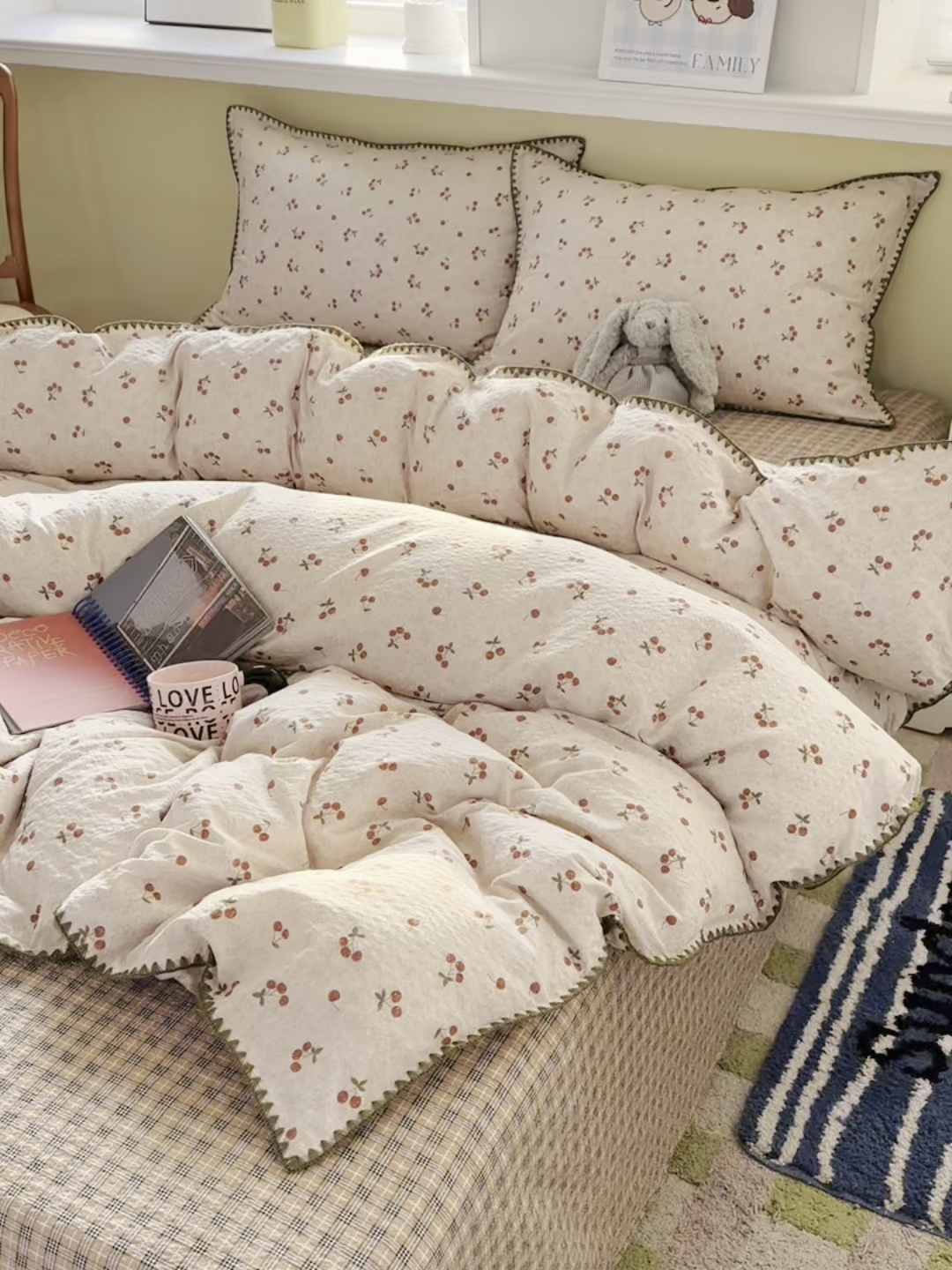 91家纺网 家纺一手货源 找家纺 贝扬思家纺 2026春夏新款高品质A类泡芙纱甜栗贝壳边四件套系列~小红书推荐（110g） 甜栗-酒渍樱桃