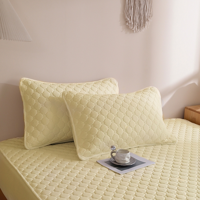 91家纺网 家纺一手货源 找家纺 宇淳国际 2026爱心款防水夹棉床笠 奶黄