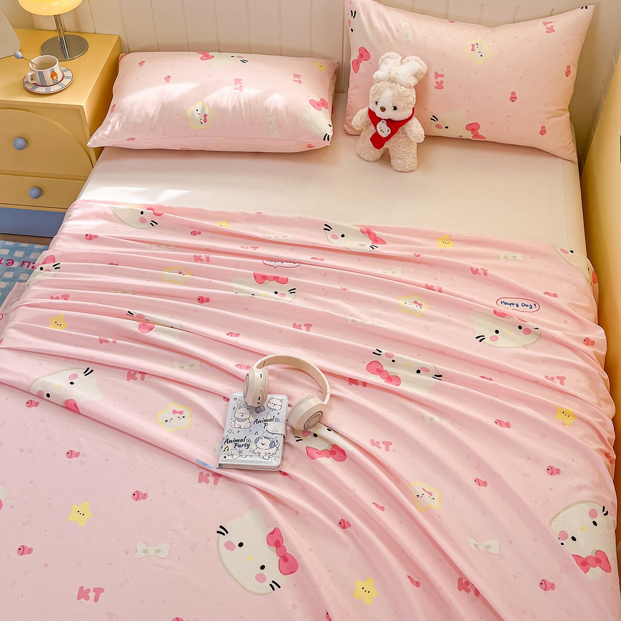 91家纺网 家纺一手货源 找家纺 瑞莱 2026新款纯棉全棉单品印花卡通床单枕套系列 蝴蝶结猫咪