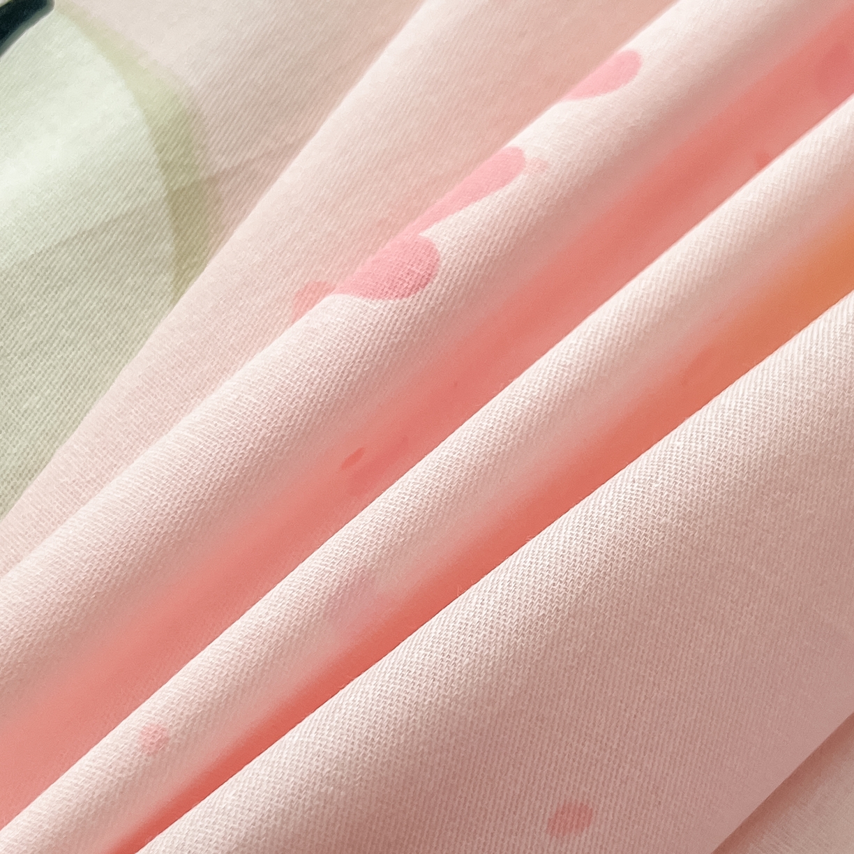 91家纺网 家纺一手货源 找家纺 瑞莱 2026新款纯棉全棉单品印花卡通床单枕套系列 蝴蝶结猫咪