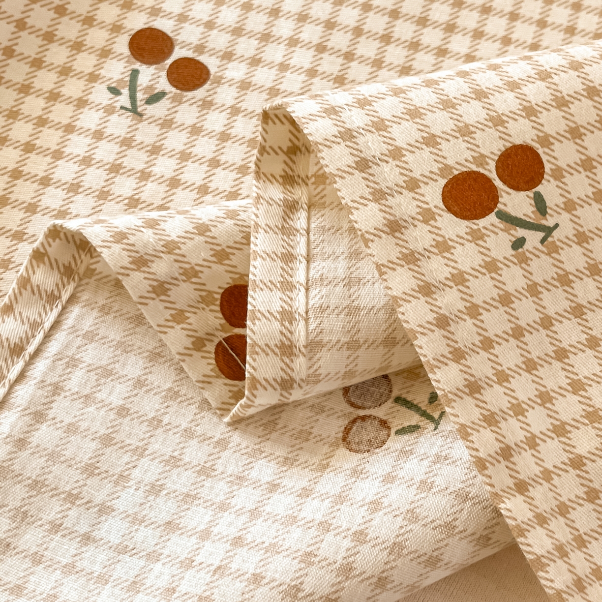 91家纺网 家纺一手货源 找家纺 瑞莱 2026新款纯棉全棉单品印花卡通床单枕套系列 樱桃点点