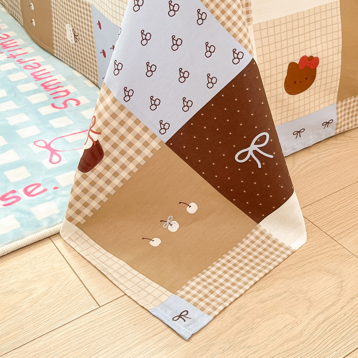 91家纺网 家纺一手货源 找家纺 瑞莱 2026新款纯棉全棉单品印花卡通床单枕套系列 樱桃猫咪