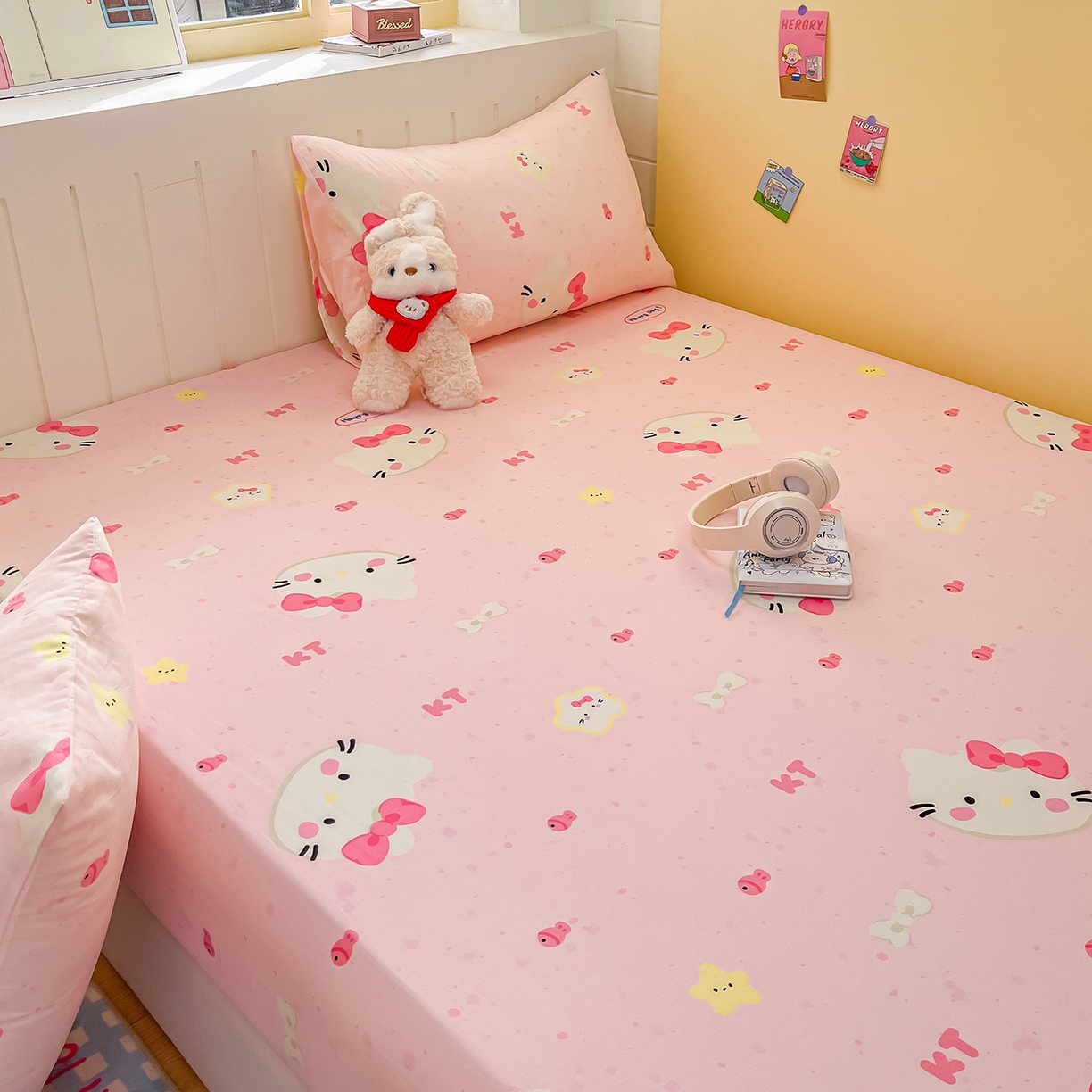 91家纺网 家纺一手货源 找家纺 瑞莱 2026新款纯棉全棉单品印花卡通床笠枕套系列 蝴蝶结猫咪