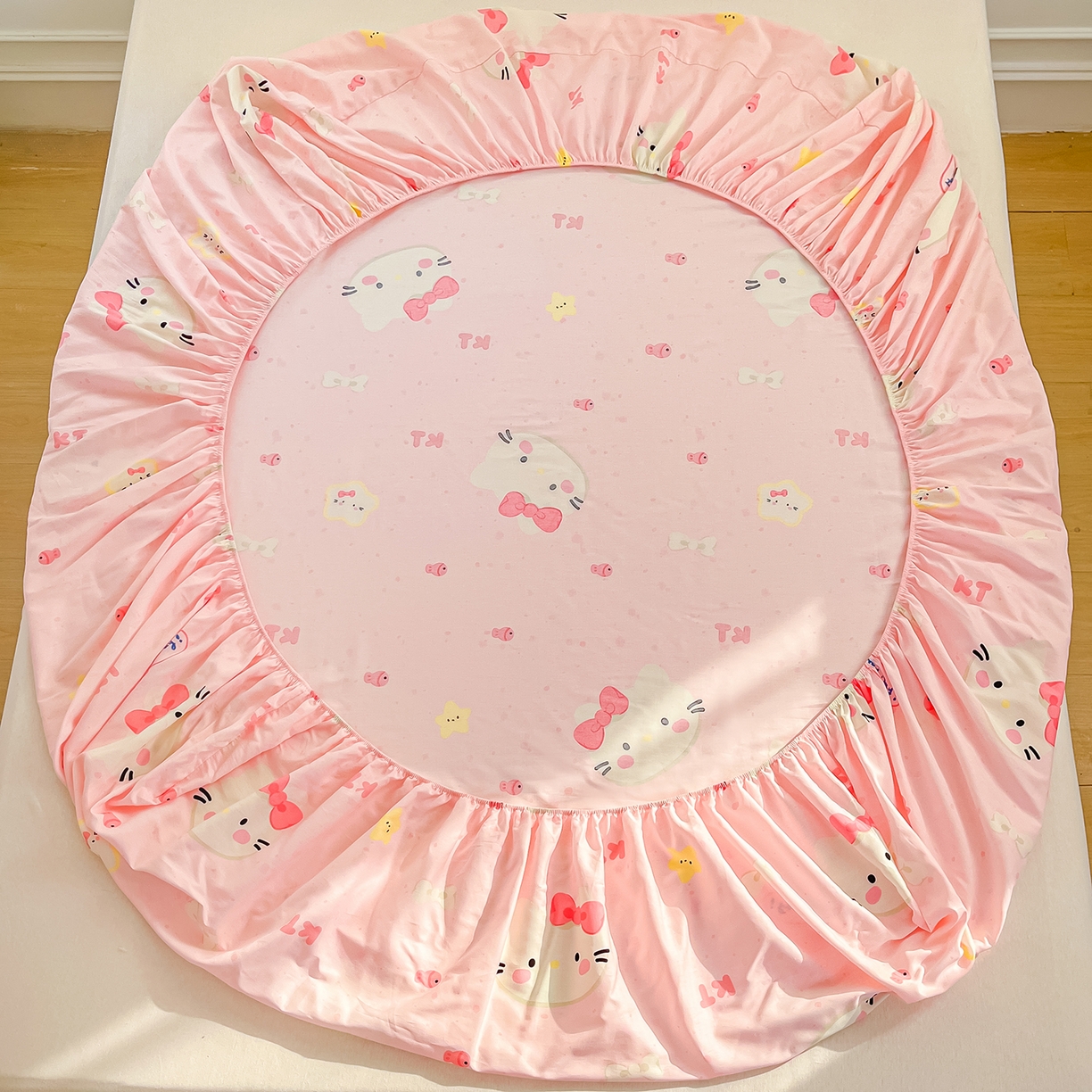 91家纺网 家纺一手货源 找家纺 瑞莱 2026新款纯棉全棉单品印花卡通床笠枕套系列 蝴蝶结猫咪