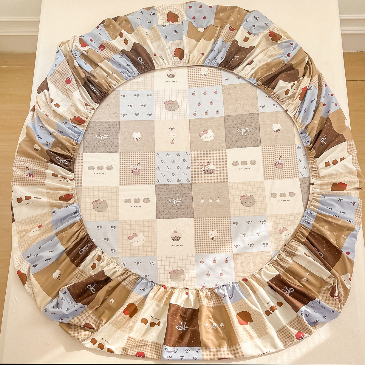 91家纺网 家纺一手货源 找家纺 瑞莱 2026新款纯棉全棉单品印花卡通床笠枕套系列 樱桃猫咪