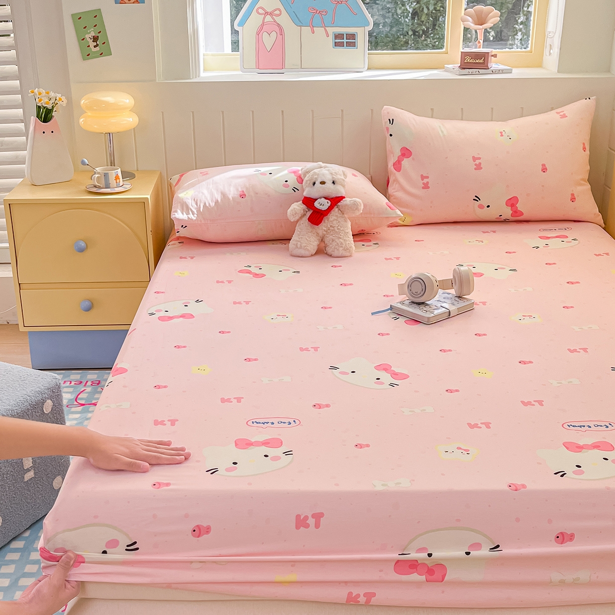 91家纺网 家纺一手货源 找家纺 瑞莱 2026新款纯棉全棉单品印花卡通床笠枕套系列 蝴蝶结猫咪