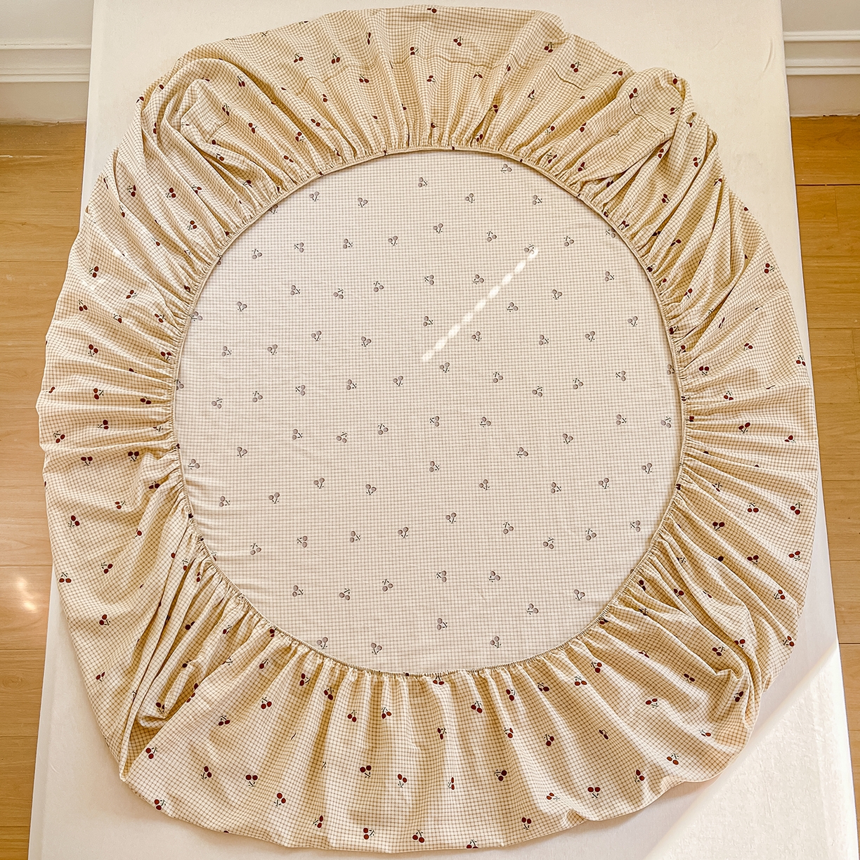 91家纺网 家纺一手货源 找家纺 瑞莱 2026新款纯棉全棉单品印花卡通床笠枕套系列 樱桃点点