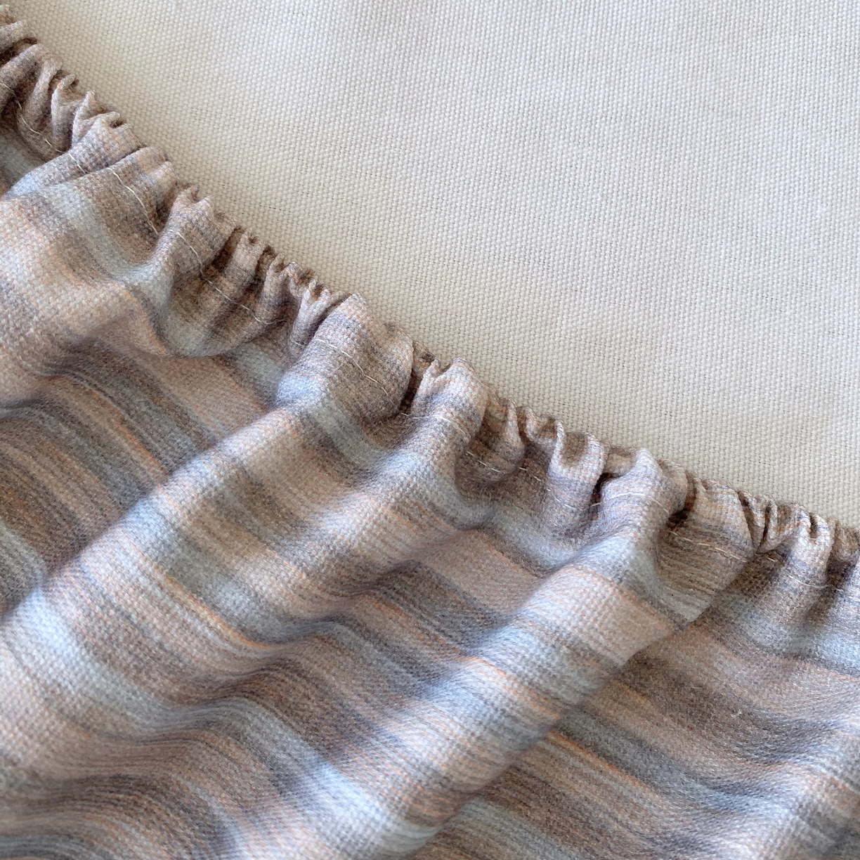 91家纺网 家纺一手货源 找家纺 春皖家纺 2026春夏新品简约款老粗布系列床笠品单床笠 床笠单件 知一Y