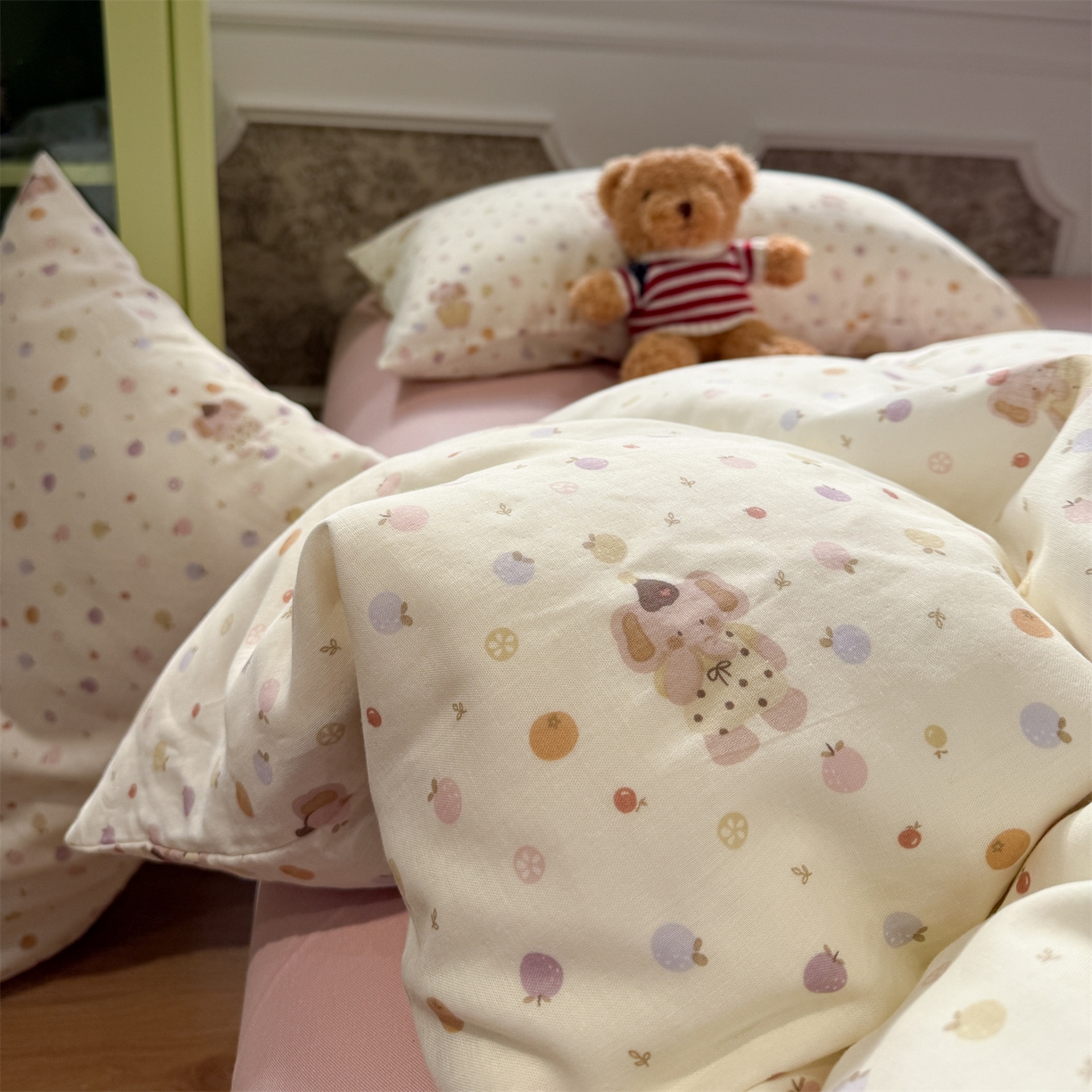 91家纺网 家纺一手货源 找家纺  塞纳 2026新款.全棉有氧双层纱四件套-场景一 春日泡泡熊