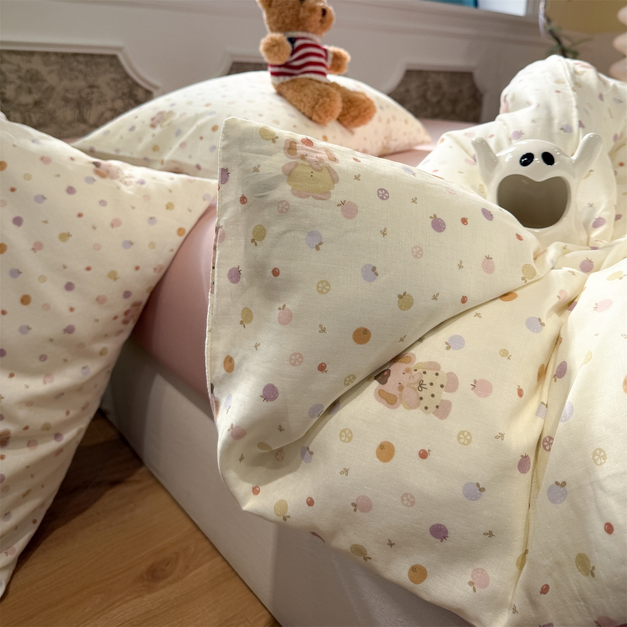 91家纺网 家纺一手货源 找家纺  塞纳 2026新款.全棉有氧双层纱四件套-场景一 春日泡泡熊