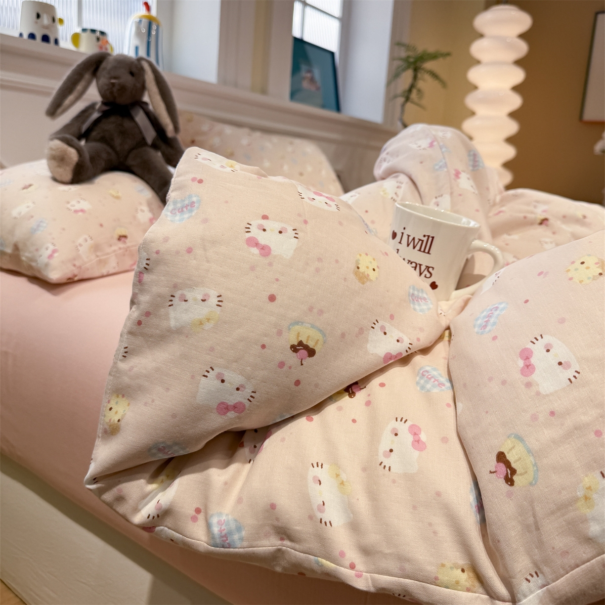 91家纺网 家纺一手货源 找家纺 塞纳 2026新款.全棉有氧双层纱四件套-场景一 凯特猫