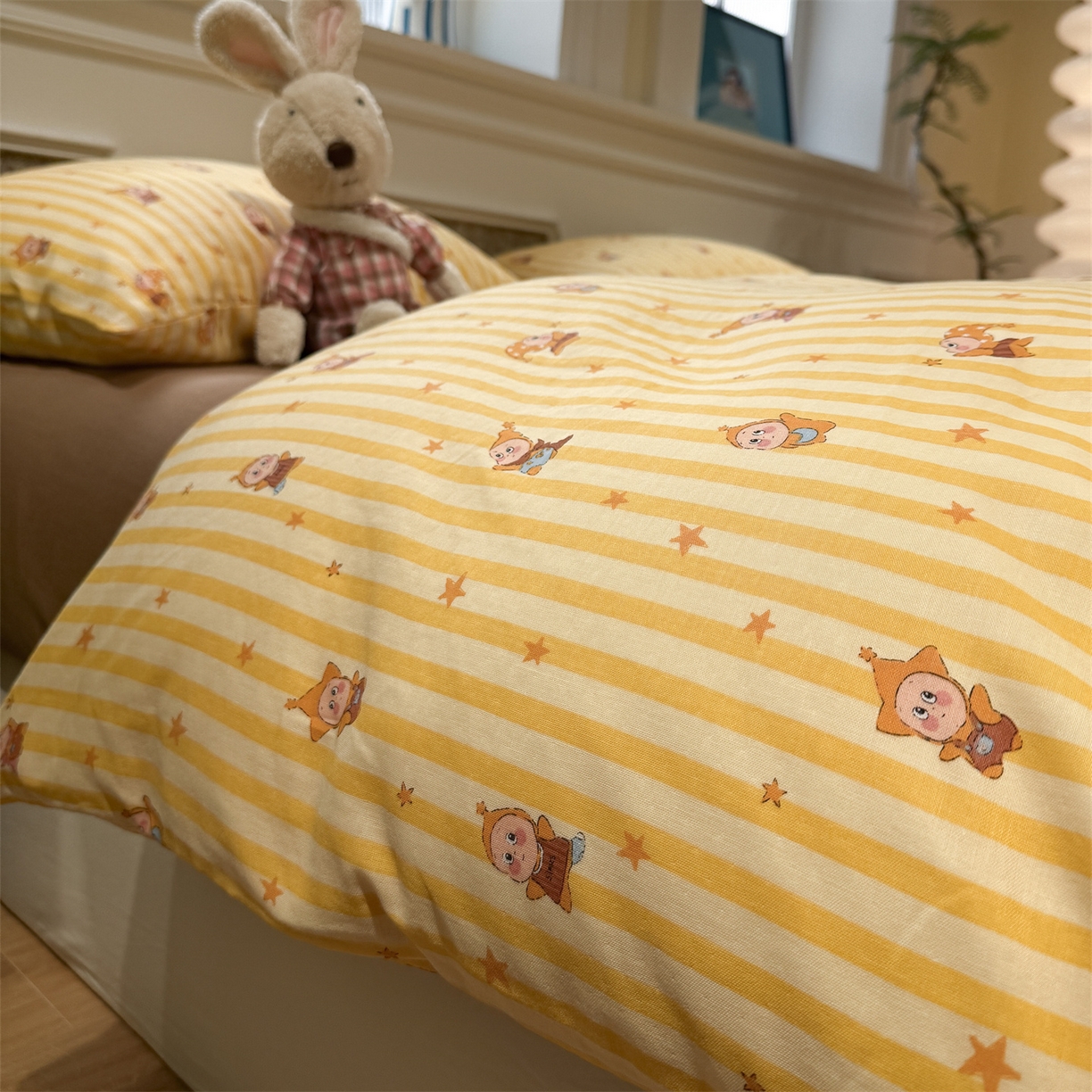 91家纺网 家纺一手货源 找家纺 塞纳 2026新款.全棉有氧双层纱四件套-场景一 奶条星星人