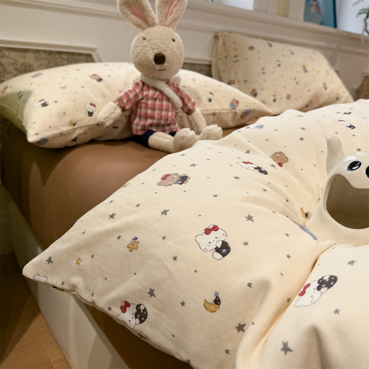 91家纺网 家纺一手货源 找家纺 塞纳 2026新款.全棉有氧双层纱四件套-场景一 奶油星崽