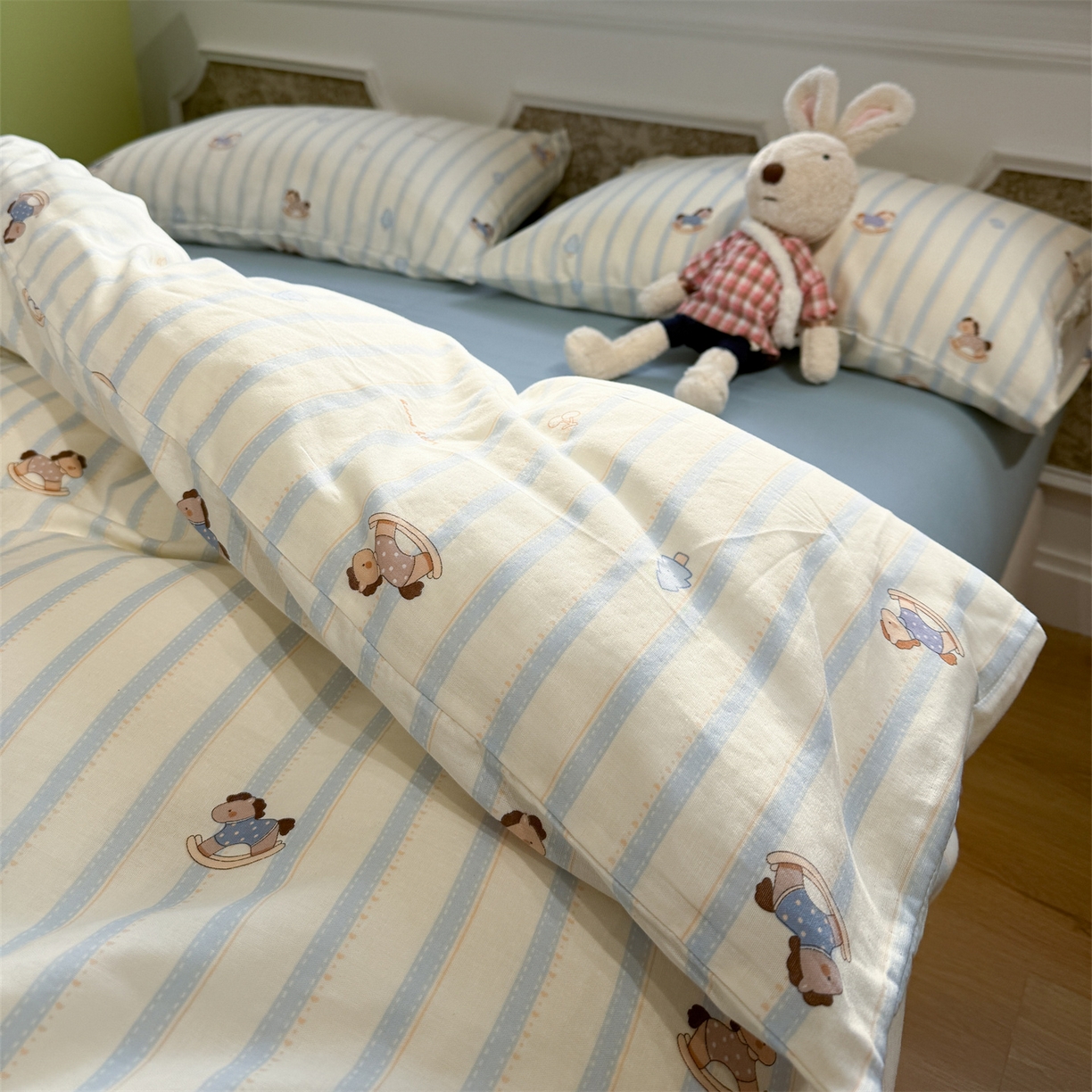 91家纺网 家纺一手货源 找家纺 塞纳 2026新款.全棉有氧双层纱四件套-场景一 晴空海岸线