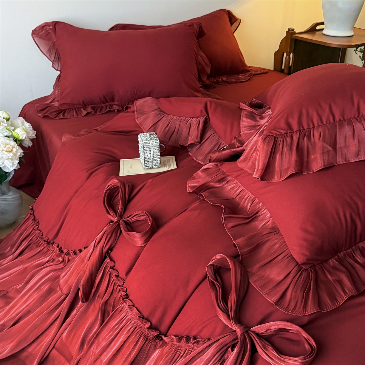 91家纺网 家纺一手货源 找家纺 吾欢心 2026春夏新款公主风索菲亚四件套 索菲亚红