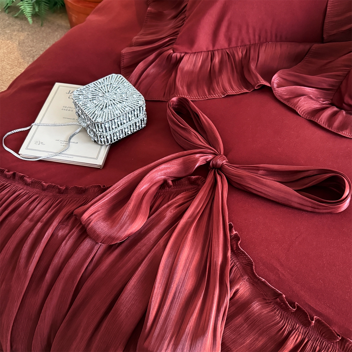 91家纺网 家纺一手货源 找家纺 吾欢心 2026春夏新款公主风索菲亚四件套 索菲亚红