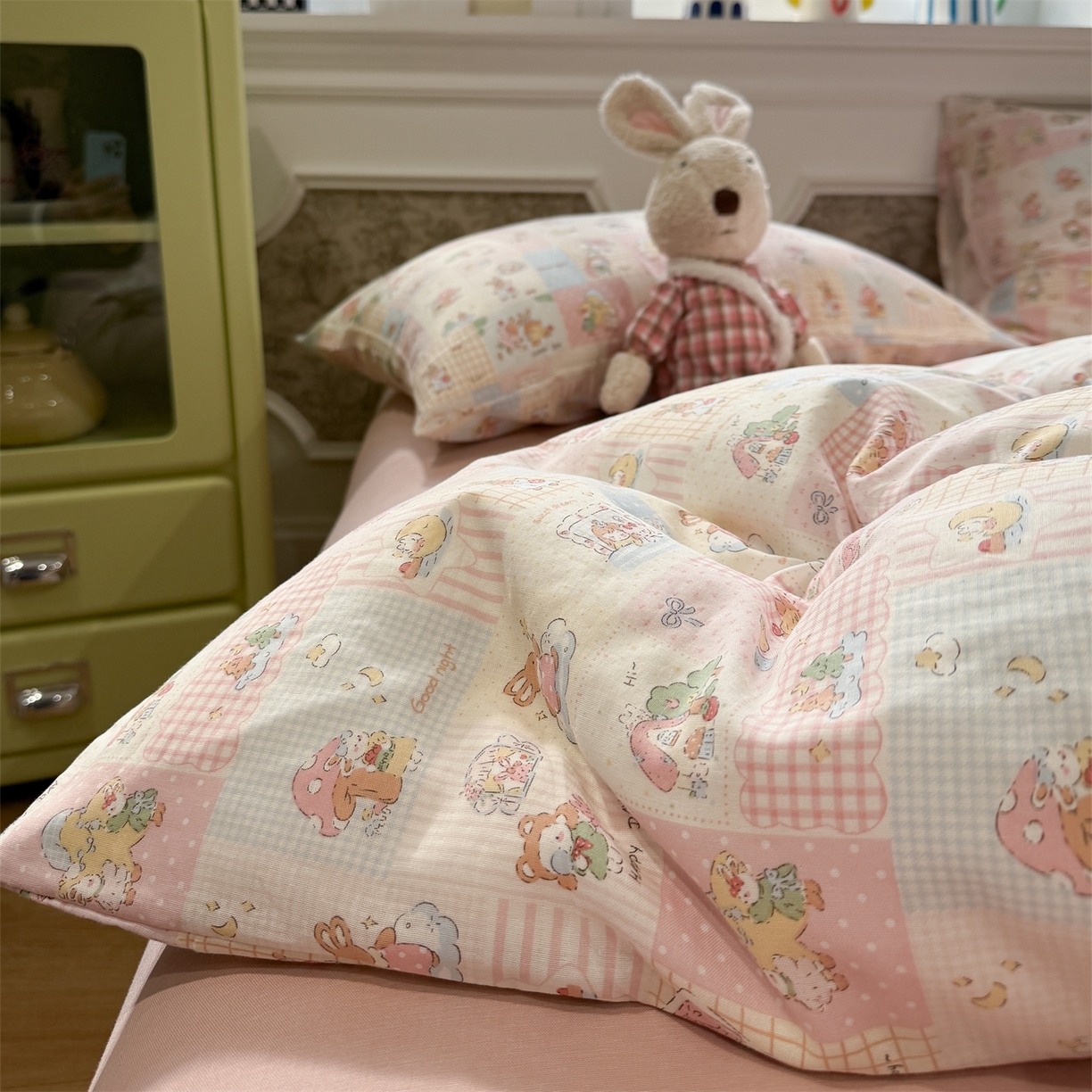 91家纺网 家纺一手货源 找家纺 塞纳 2026新款.全棉有氧双层纱四件套-场景一 桃桃奶盖