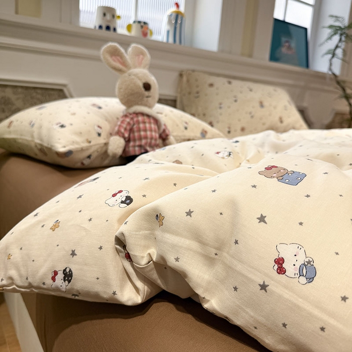 91家纺网 家纺一手货源 找家纺 塞纳 2026新款.全棉有氧双层纱四件套-场景二 奶油星崽