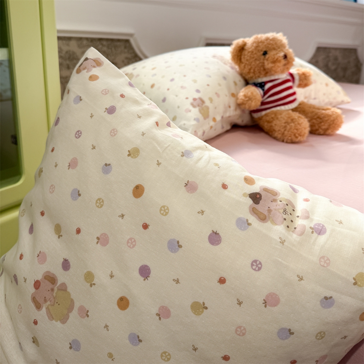 91家纺网 家纺一手货源 找家纺 塞纳 2026新款.全棉有氧双层纱四件套-场景二 春日泡泡熊