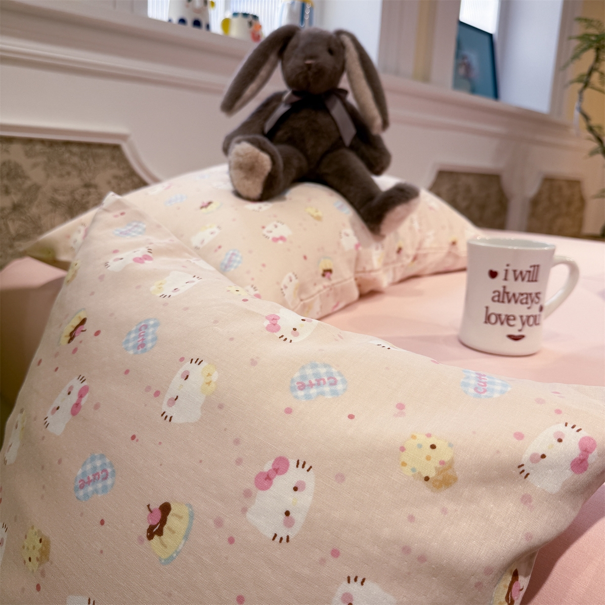 91家纺网 家纺一手货源 找家纺 塞纳 2026新款.全棉有氧双层纱四件套-场景二 凯特猫