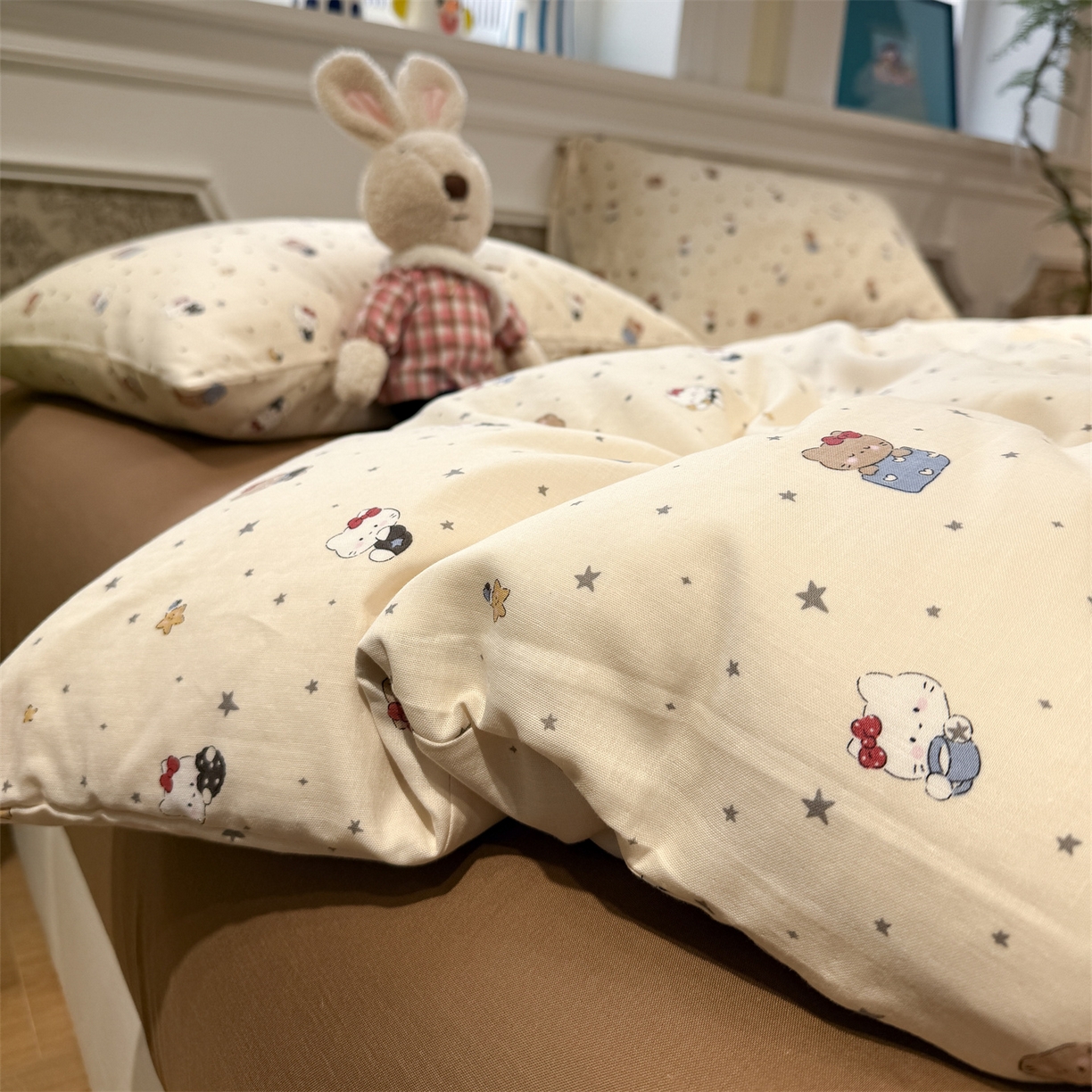 91家纺网 家纺一手货源 找家纺 塞纳 2026新款.全棉有氧双层纱四件套-场景二 奶油星崽,奶油星崽