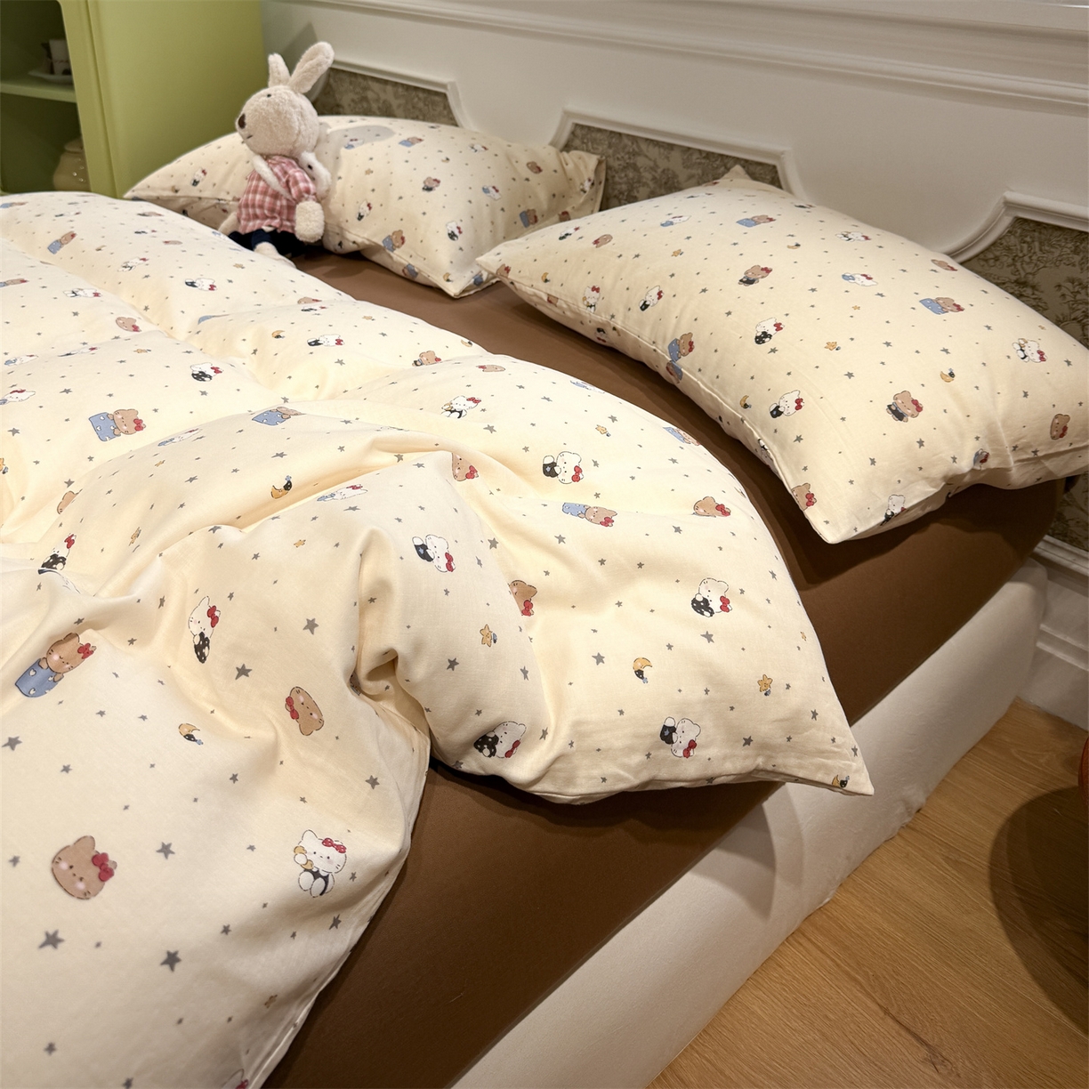 91家纺网 家纺一手货源 找家纺 塞纳 2026新款.全棉有氧双层纱四件套-场景二 奶油星崽