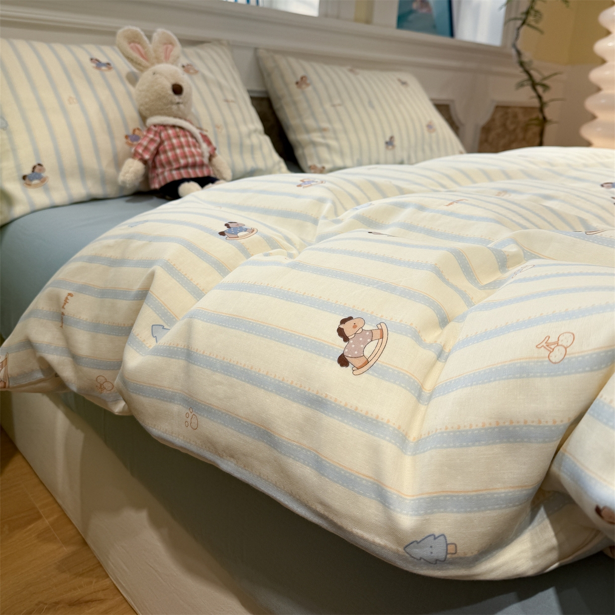 91家纺网 家纺一手货源 找家纺 塞纳 2026新款.全棉有氧双层纱四件套-场景二 晴空海岸线