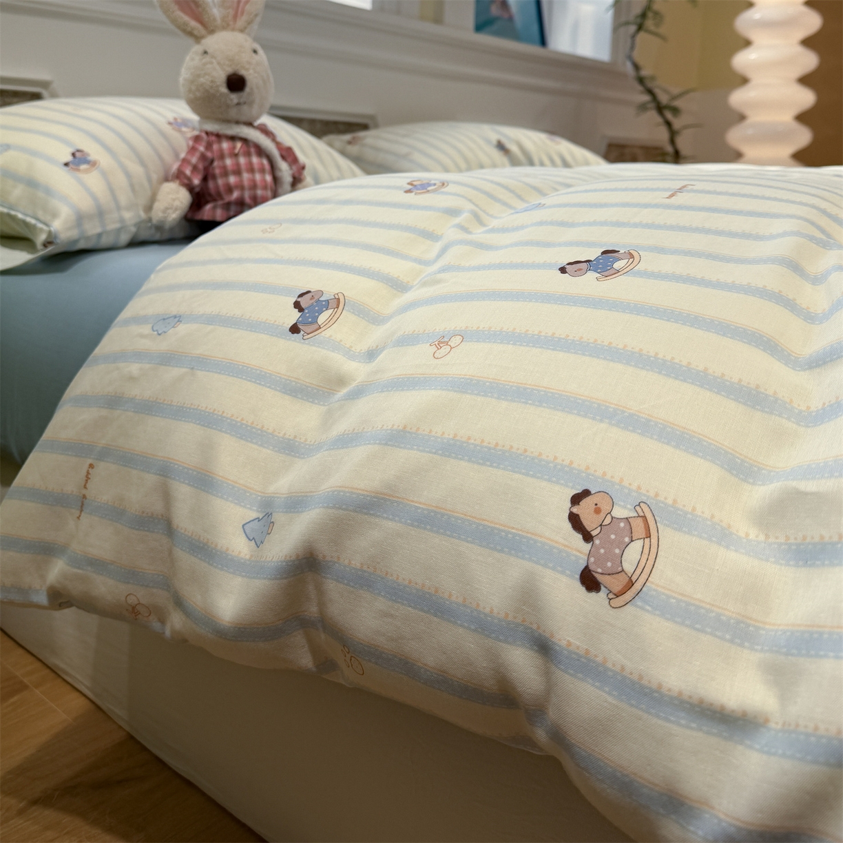 91家纺网 家纺一手货源 找家纺 塞纳 2026新款.全棉有氧双层纱四件套-场景二 晴空海岸线