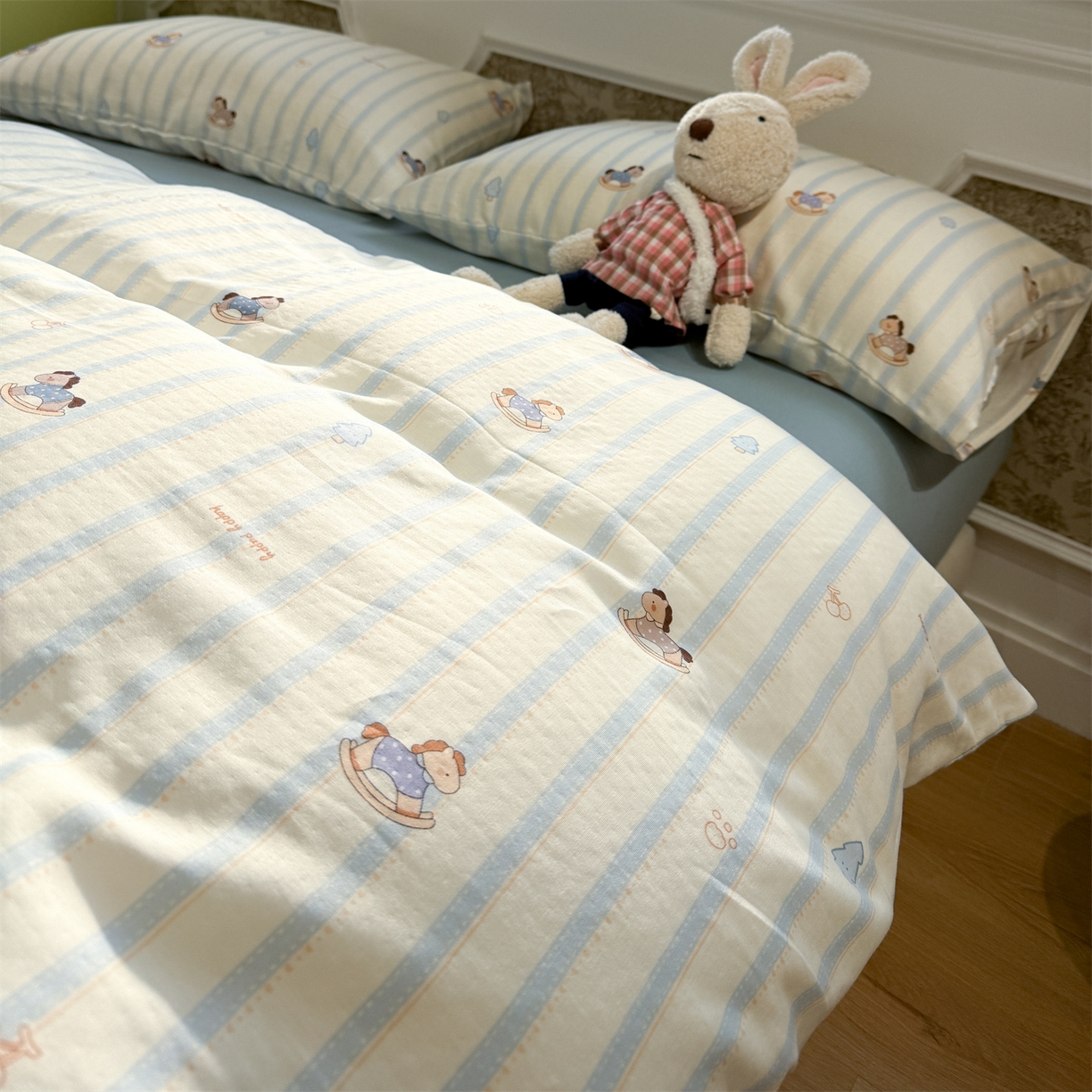 91家纺网 家纺一手货源 找家纺 塞纳 2026新款.全棉有氧双层纱四件套-场景二 晴空海岸线