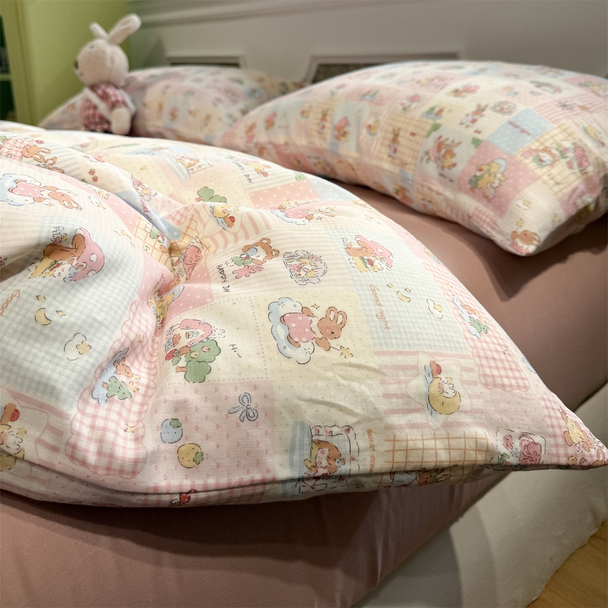 91家纺网 家纺一手货源 找家纺 塞纳 2026新款.全棉有氧双层纱四件套-场景二 桃桃奶盖