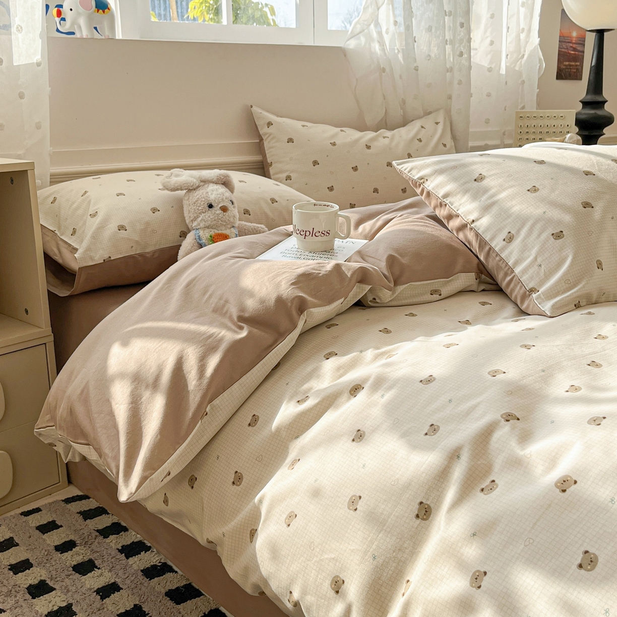 91家纺网 家纺一手货源 找家纺 柠馨 2026春夏新款13372全棉纯棉印花四件套-芙拉系列 元气熊-咖