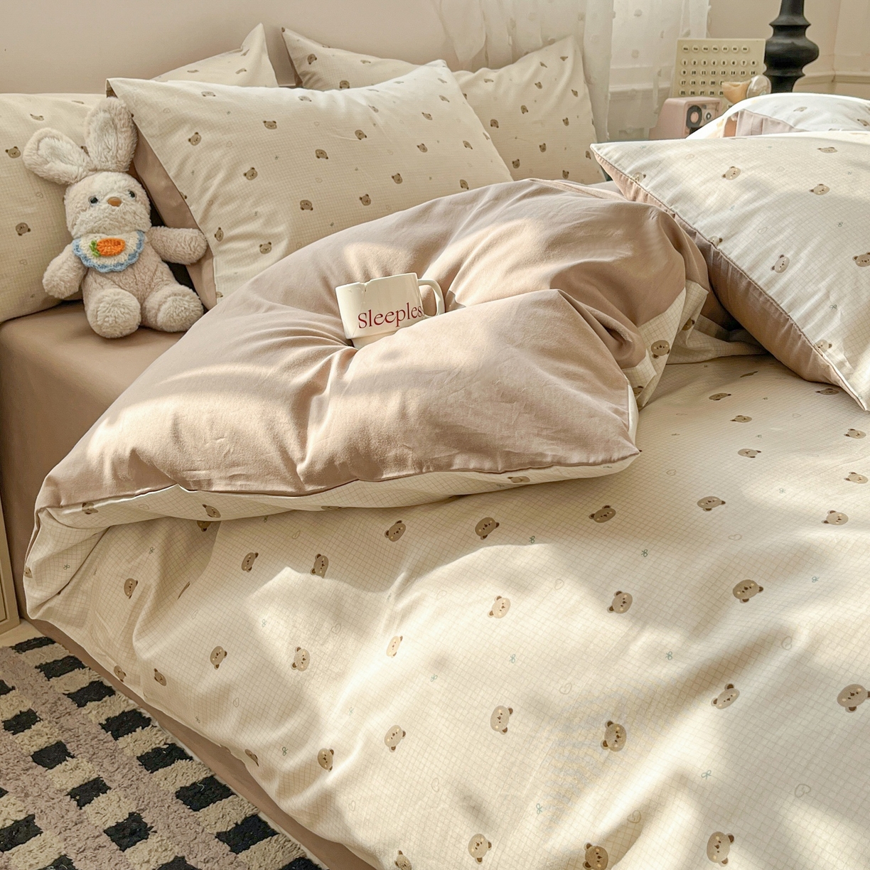 91家纺网 家纺一手货源 找家纺 柠馨 2026春夏新款13372全棉纯棉印花四件套-芙拉系列 元气熊-咖