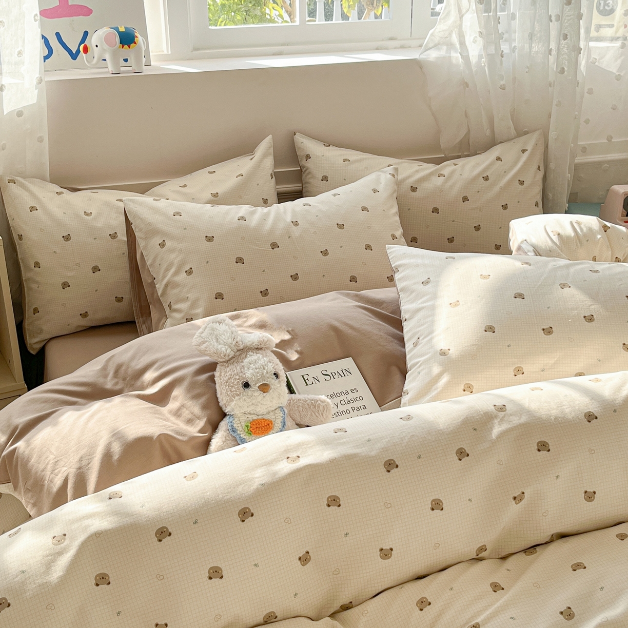 91家纺网 家纺一手货源 找家纺 柠馨 2026春夏新款13372全棉纯棉印花四件套-芙拉系列 元气熊-咖