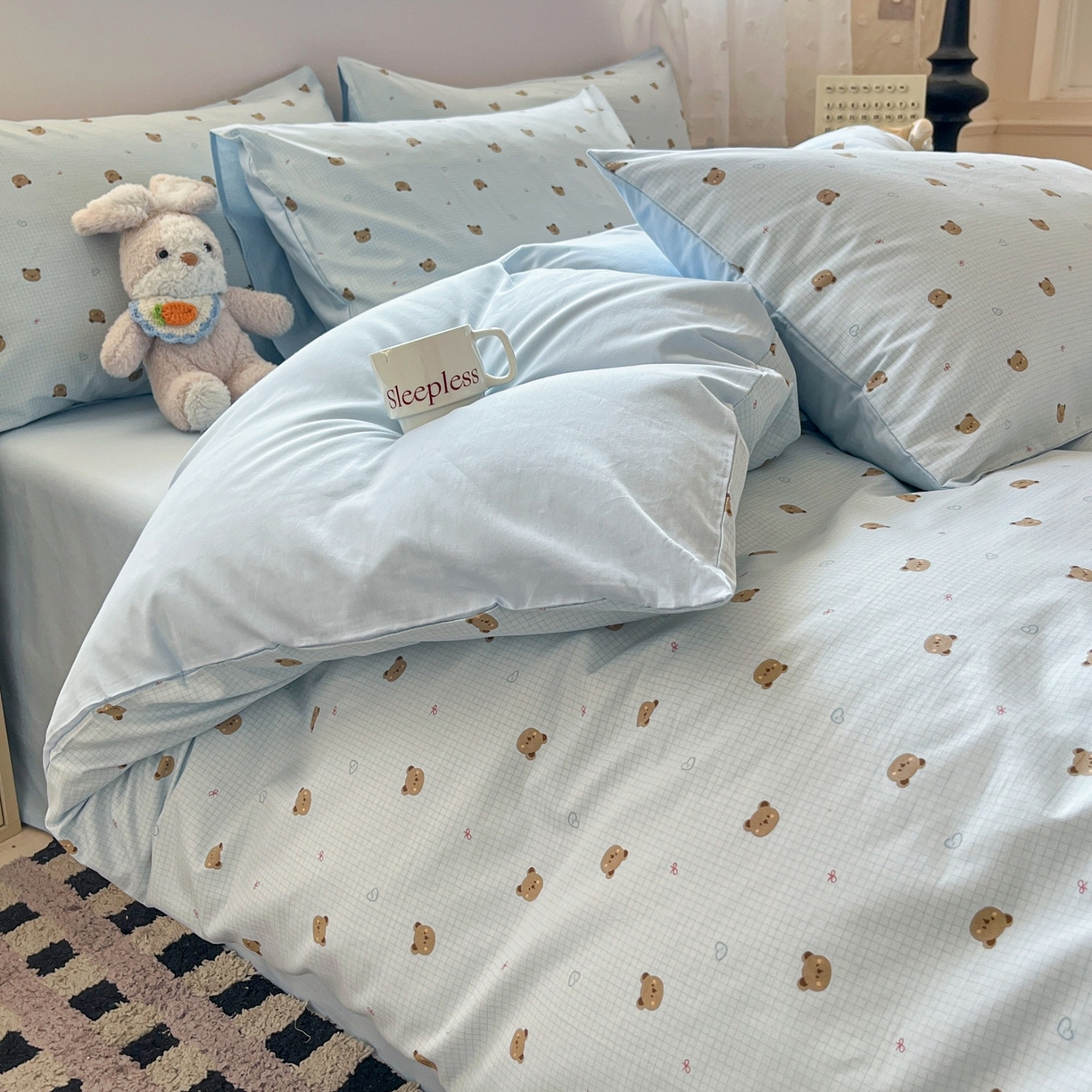 91家纺网 家纺一手货源 找家纺 柠馨 2026春夏新款13372全棉纯棉印花四件套-芙拉系列 元气熊-蓝